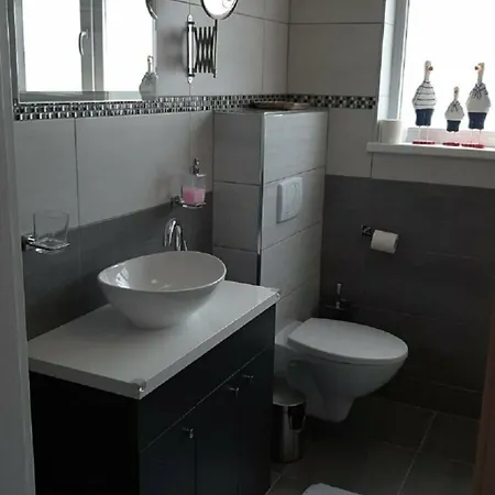 Lilja Mit Garten, Kamin Und Pool Сasa de vacaciones *