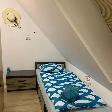 Lilja Mit Garten, Kamin Und Pool