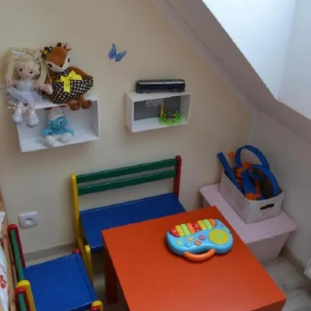 Lilja Mit Garten, Kamin Und Pool Сasa de vacaciones