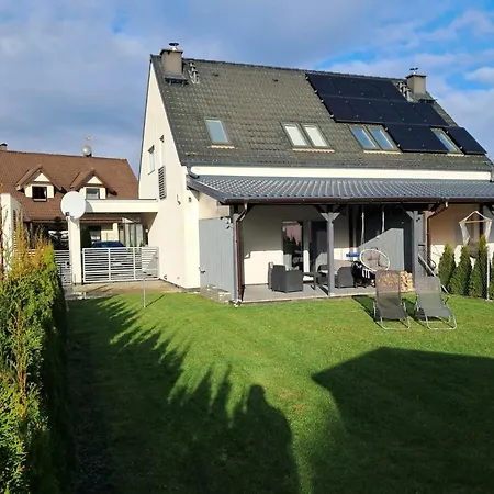 Lilja Mit Garten, Kamin Und Pool Сasa de vacaciones *