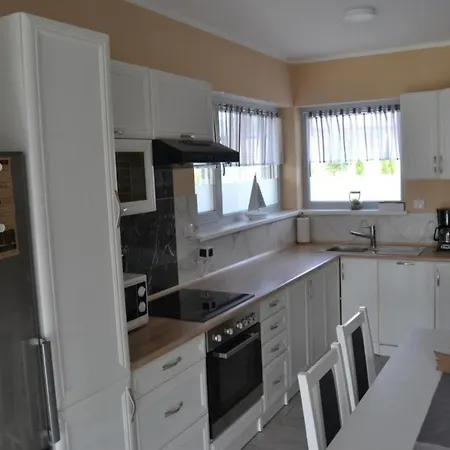 Vakantiehuis Lilja Mit Garten, Kamin Und Pool Trzęsacz