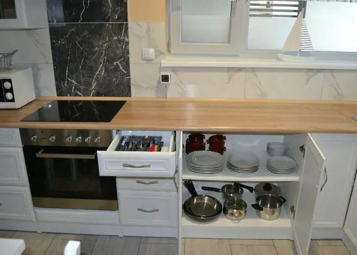 Lilja Mit Garten, Kamin Und Pool Feriehus *