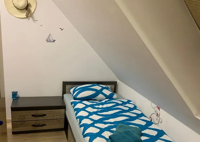 Lilja Mit Garten, Kamin Und Pool