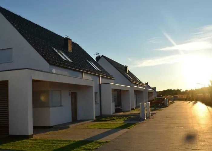 Lilja Mit Garten, Kamin Und Pool Feriehus *