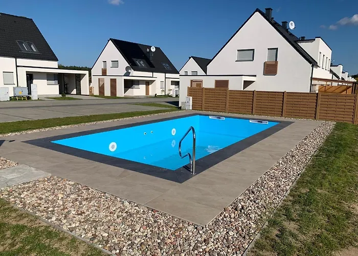 Feriehus Lilja Mit Garten, Kamin Und Pool Trzęsacz