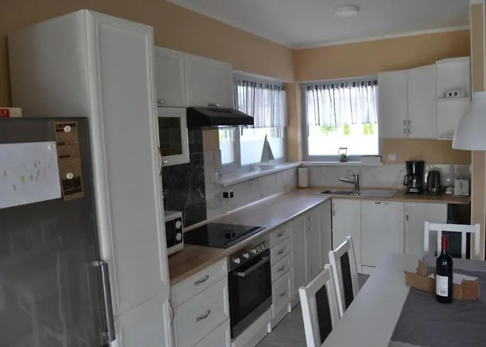 Feriehus Lilja Mit Garten, Kamin Und Pool Trzęsacz